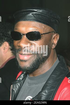 Der US-Musiker Isaac Hayes nimmt an der Premiere der MGM-Veröffentlichung "Be Cool" Teil, die am 14. Februar 2005 im Grauman's Chinese Theatre in Hollywood, CA, USA, stattfand. Foto von Amanda Parks/ABACA. Stockfoto