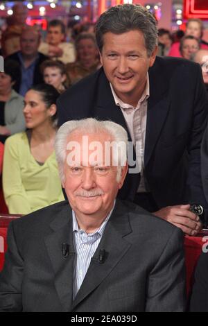 Pierre Bellemare, französischer Fernsehmoderator, während der Aufnahme von Michel Druckers TV-Talkshow im Studio Gabriel in Paris, Frankreich, am 16. Februar 2005. Die Show ist besonders Bellemare gewidmet und wird am 20. Februar 2005 ausgestrahlt. Foto von Jean-Jacques Datchary/ABACA. Stockfoto