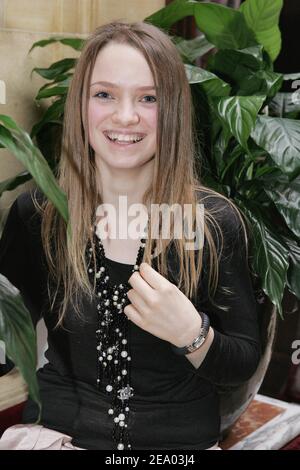 EXKLUSIV. Die französische Schauspielerin Sara Forestier im Hotel Coste in Paris, Frankreich, am 17. Februar 2005. Foto von Laurent Zabulon/ABACA. Stockfoto