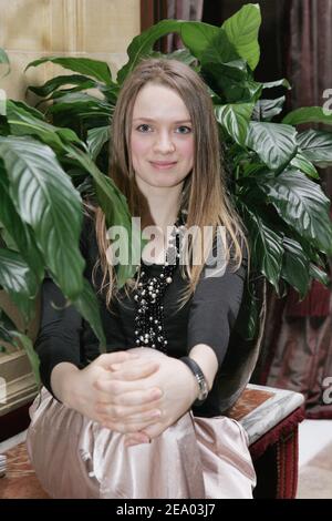 EXKLUSIV. Die französische Schauspielerin Sara Forestier im Hotel Coste in Paris, Frankreich, am 17. Februar 2005. Foto von Laurent Zabulon/ABACA. Stockfoto