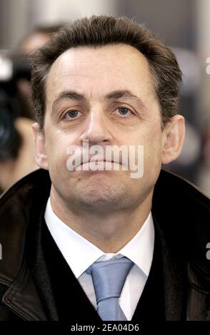 Der französische Präsident der UMP (Union pour un Mouvement Populaire), Nicolas Sarkozy, war am 24. Februar 2005 im Rahmen eines zweitägigen Arbeitsbesuchs in der Region in Tarbes, Südwestfrankreich. Foto von Patrick Bernard/ABACA. Stockfoto