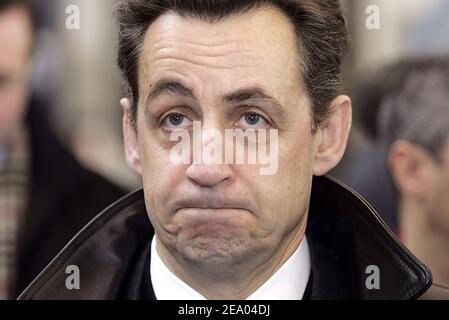 Der französische Präsident der UMP (Union pour un Mouvement Populaire), Nicolas Sarkozy, war am 24. Februar 2005 im Rahmen eines zweitägigen Arbeitsbesuchs in der Region in Tarbes, Südwestfrankreich. Foto von Patrick Bernard/ABACA. Stockfoto