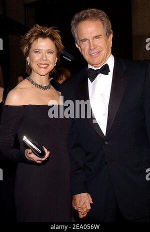 Annette Bening und ihr Mann Warren Beatty kommen zu den Annual Academy Awards 77th, die am 27. Februar 2005 im Kodak Theater in Hollywood, CA, stattfinden. Foto von Hahn-Khayat-Nebinger/ABACA Stockfoto