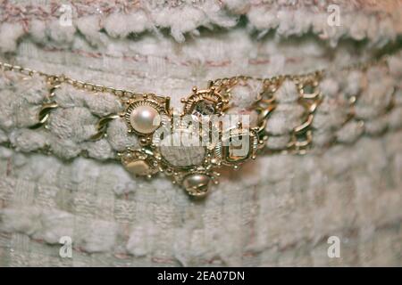 Backstage der Herbst-Winter 2005-2006 Ready-to-Wear Fashion Show des deutschen Modedesigners Karl Lagerfeld für das französische Modehaus Chanel fand am 4. März 2005 in Paris, Frankreich, statt. Foto von ABACA. Stockfoto