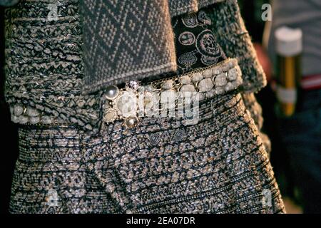 Backstage der Herbst-Winter 2005-2006 Ready-to-Wear Fashion Show des deutschen Modedesigners Karl Lagerfeld für das französische Modehaus Chanel fand am 4. März 2005 in Paris, Frankreich, statt. Foto von ABACA. Stockfoto