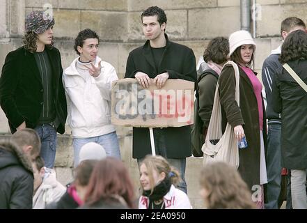 7000 Schüler demonstrieren in den Straßen von Bordeaux gegen das neue Gesetz des französischen Bildungsministers Francois Fillon über die Reform der französischen Schule am 8. März 2005. Foto von Patrick Bernard/ABACA. Stockfoto