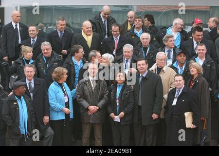 Die IOC-Delegation unter der Leitung von Nawal El-Moutawakel besucht das Olympische Dorf, begleitet von Mitgliedern des Olympischen Komitees Paris 2012, Guy Drut, Jean-Claude Killy, Francoise de Panafieu, Jean-Paul Huchon, Henri Serandour, dem Pariser Bürgermeister Bertrand Delanoe, dem französischen Sportminister Jean-Francois Lamour am 10. März 2005 in Paris, Frankreich. Foto von Mousse/ABACA. Stockfoto