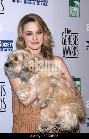 Alicia Silverstone und Benji kommen am 19. März 2005 bei den Annual Genesis Awards 19th im Beverly Hills Hilton in Beverly Hills, Kalifornien, an. Foto von Jacqui Wong/ABACA. Stockfoto