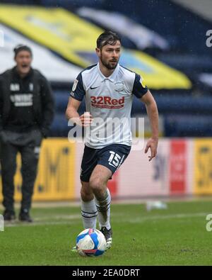 Preston, Großbritannien. Februar 2021, 06th. Joe Rafferty #15 von Preston North End mit dem Ball in Preston, UK am 2/6/2021. (Foto von Simon Whitehead/News Images/Sipa USA) Quelle: SIPA USA/Alamy Live News Stockfoto