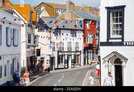 Der Lyme Fossil Shop im Zentrum von Lyme Regis, einer beliebten Küstenstadt und Ferienort an der Jurassic Coast in Dorset, Südwestengland Stockfoto