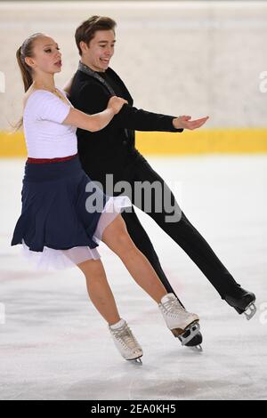 Katerina MRAZKOVA & Daniel MRAZEK aus Tschechien treten beim Junior Ice Dance Rhythm Dance bei der ISU Egna Dance Trophy 2021 in der Wurth Arena am 06. Februar 2021 in Egna/Neumarkt, Italien, an. Quelle: Raniero Corbelletti/AFLO/Alamy Live News Stockfoto