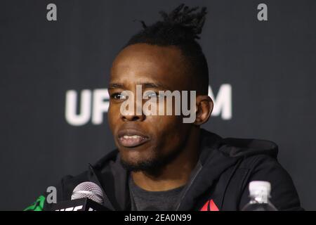 Las Vegas, Nevada, Las Vegas, NV, USA. Februar 2021, 6th. Ode' Osbourne interagiert mit Medien nach der UFC Vegas 18 Veranstaltung im UFC Apex am 6. Februar 2021 in Las Vegas, Nevada, USA. Quelle: Diego Ribas/PX Imagens/ZUMA Wire/Alamy Live News Stockfoto