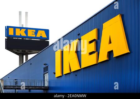 Koblenz, Deutschland, 01,31.2021: IKEA-Schild im Store . 1943 in Schweden gegründet ist IKEA seit mindestens 2008 der größte Möbelhändler der Welt. Stockfoto