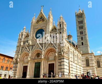 Frontalansicht der Kathedrale von Siena Toskana Italien Stockfoto