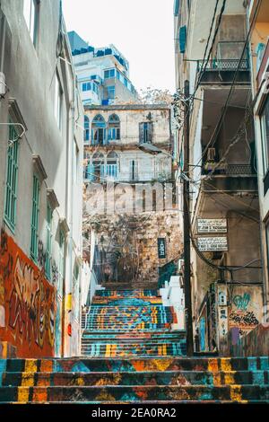 Bunt bemalte Treppe in einem Viertel von Beirut, Libanon Stockfoto