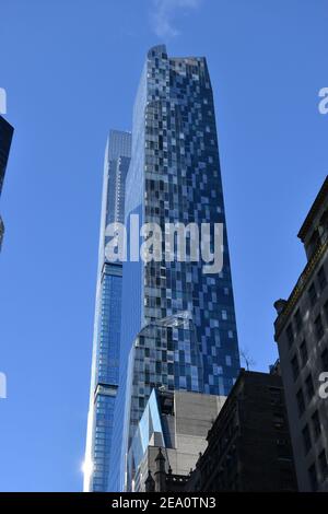 Milliardär's Row, Midtown Manhattan - hoch über dem Central Park die ultra-luxuriösen superhohen Wohnhochhäuser für die Reichen der Welt Stockfoto