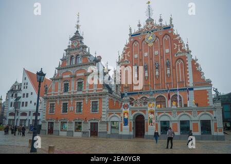 RIGA, LETTLAND - 03. NOV 2013: Haus der Schwarzhäupter an einem bewölkten Novembermorgen Stockfoto