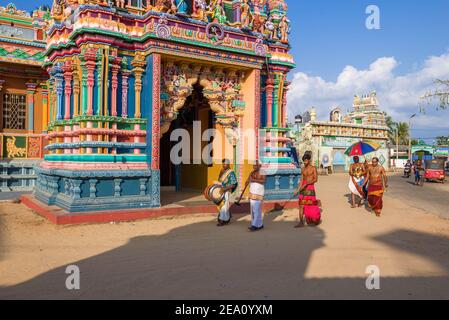 TRINCOMALEE, SRI LANKA - 09. FEBRUAR 2020: Religiöse Prozession im Hindu-Tempel von Sri Bhadrakali Amman Kovil (Kali Kovil) Stockfoto