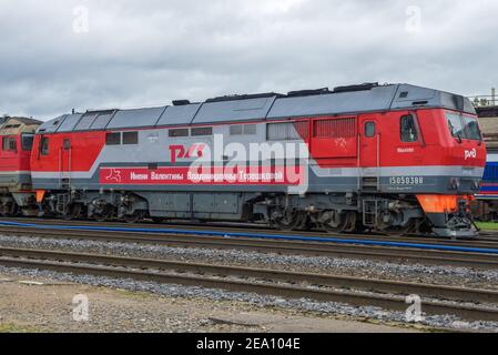 RYBINSK, RUSSLAND - 11. SEPTEMBER 2020: Diesellokomotive TEP70BS, benannt nach der ersten Kosmonautin Valentina Tereshkova Stockfoto