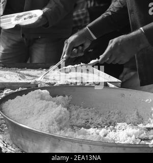 Lebensmittelverteilung während der Bauern Protestgrenze, wo indische Sikh und Hindu-Bauern aus Punjab, Uttar Pradesh und Uttarakhand Staaten Proteste Delh Stockfoto