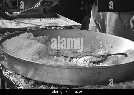Lebensmittelverteilung während der Bauern Protestgrenze, wo indische Sikh und Hindu-Bauern aus Punjab, Uttar Pradesh und Uttarakhand Staaten Proteste Delh Stockfoto