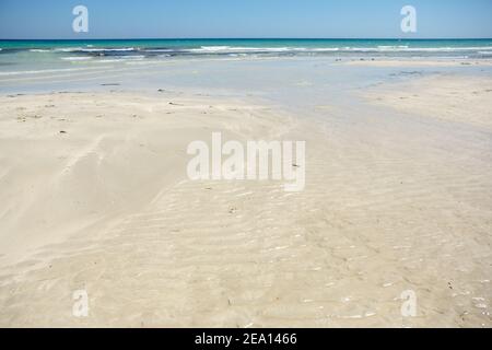 Sandstrand das Mittelmeer Djerba Insel Ebbe Stockfoto