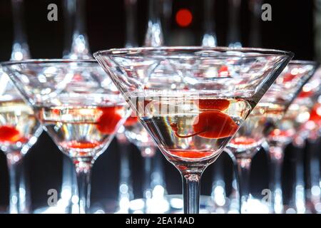 Süße Kirsche im Glas Sekt Stockfoto