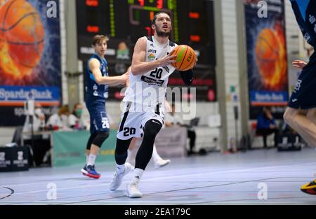 Karlsruhe, Deutschland. 03rd Mai 2021. Einzelaktion, Schnitt Alexander Thompson (Wizards) aus. GES./Basketball/Pro B: KIT Arvato College Wizards - Dresden Titans, 02/07/2021 Quelle: dpa/Alamy Live News Stockfoto