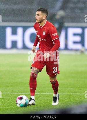 Berlin, Deutschland. Februar 2021, 05th. Lucas HERNANDEZ (FCB 21) im Spiel HERTHA BSC BERLIN - FC BAYERN MÜNCHEN 0-1 1.Deutsche Fußballliga am 5. Februar 2021 in Berlin, Deutschland Saison 2020/2021, Spieltag 20, 1.Bundesliga, FCB, München, 20.Spieltag © Peter Schatz / Alamy Live News - die DFL-VORSCHRIFTEN VERBIETEN DIE VERWENDUNG VON FOTOGRAFIEN als BILDSEQUENZEN und/oder QUASI-VIDEO - Quelle: Peter Schatz/Alamy Live News Stockfoto