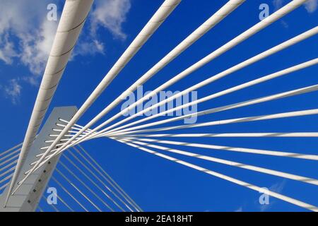 Abstraktes Detail Millennium Brücke in Podgorica, Montenegro Stockfoto