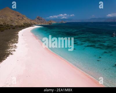 Pink Beach Padar Island Komodo Nationalpark, Indonesien Stockfoto