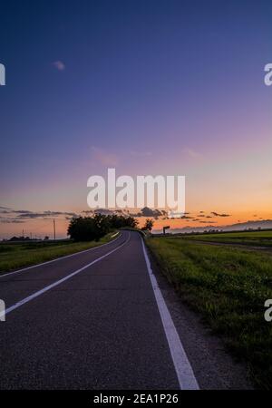 Zwischen den Provinzen Vercelli und Novara werden über 90% der gesamten italienischen Reisproduktion angebaut. Carnaroli Qualität ist die am meisten von den besten verwendet Stockfoto