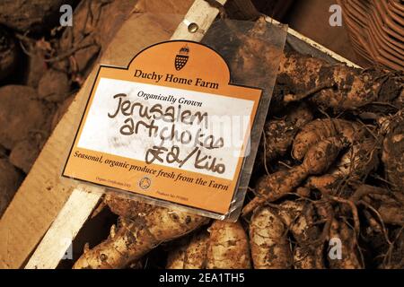 Der Schuppen Veg auf der Duchy Home Farm in der Nähe von Tetbury verkauft Bio-Produkte aus dem Bauernhof und andere lokale Produkte, Gloucestershire, England Stockfoto