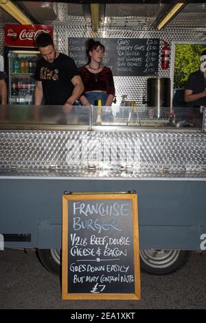 Food Truck beim AFC Wimbledon Football Club, England Stockfoto