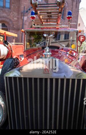 Neckargemüend, Deutschland: 16. Juli 2018: Ausstellung alter, historischer Feuerwehrfahrzeuge auf dem Marktplatz von Neckargemünd, einer süddeutschen Kleinstadt Stockfoto