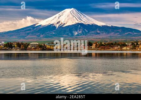 See Kawaguchi mit dem ikonischen Berg Fuji, Fujikawaguchiko, Honshu, Japan Stockfoto