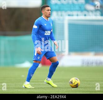 7th. Februar 2021; Fountain of Youth Stadium Hamilton, South Lanarkshire, Schottland; Scottish Premiership Football, Hamilton Academical gegen Rangers; James Tavernier der Rangers auf dem Ball Stockfoto