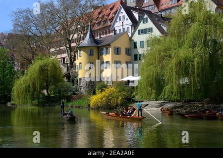 Altstadt von Tübingen mit Hoelderlin-Turm am Neckar, Stempelboot, Stempelboote, Baden-Württemberg, Deutschland Stockfoto