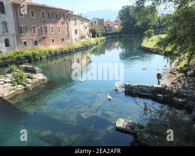 Der Velino Fluss und römische Brücke unter der Oberfläche, Rieti, Latium, Italien Stockfoto