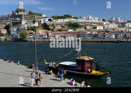 Ribeira Kai, Blick auf Vila Nova de Gaia Bezirk, ehemalige Augustiner-Kloster Serra do Pilar, Douro, Fluss Douro, Fluss, Porto, Portugal Stockfoto