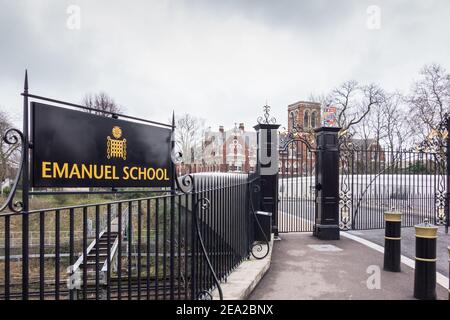 Schulschilder außerhalb der Emanuel School, Battersea Rise, London, SW11, Großbritannien Stockfoto