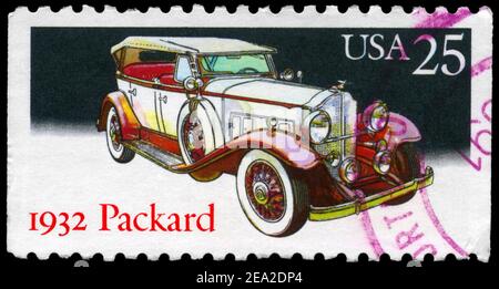 USA - UM 1988: Ein in den USA gedruckter Stempel zeigt die Packard (1932), Classic Automobiles Serie, um 1988 Stockfoto