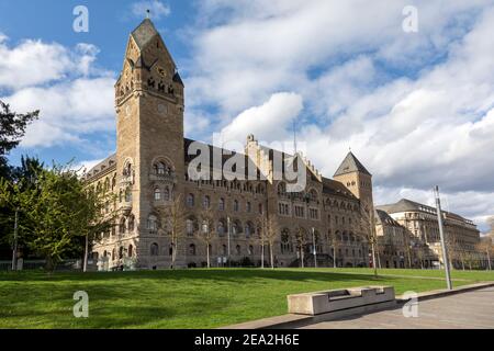 Ehemaliges Preußisches Regierungsgebäude In Den Rheinanlagen In Koblenz, Rheinland-Pfalz, Deutschland, Europa Stockfoto