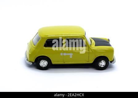 Foto eines Corgi-Druckgussmodells des grün-schwarzen Mini-Autos, das in der Fernsehserie und in Filmen von Mr Bean verwendet wurde Stockfoto