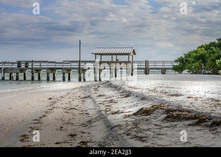 Angelpier am Strand auf Sanibel Island, Florida Stockfoto