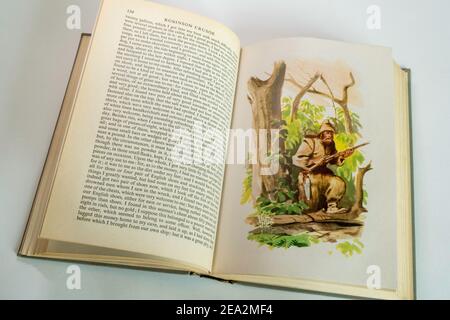 Eine Ausgabe des Klassikers 'Robinson Crusoe' aus dem Jahr 1946 enthält Illustrationen, USA Stockfoto