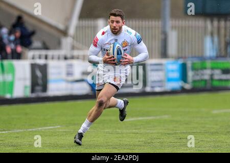 Newcastle, Großbritannien. Februar 2021, 07th. Alex Cuthbert von Exeter Chiefs mit dem Ball in Newcastle, UK am 2/7/2021. (Foto von Iam Burn/News Images/Sipa USA) Quelle: SIPA USA/Alamy Live News Stockfoto