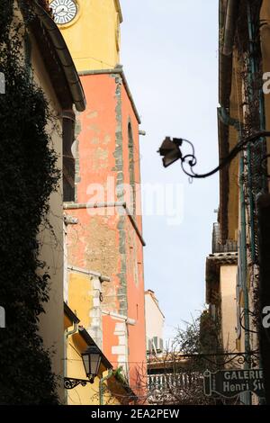 Alte Wäscherei - Landschaft, Mimosen, Blumen - Saint Tropez, Frankreich - 07. Februar 2021 - #ilonabarnabiphotonews Stockfoto