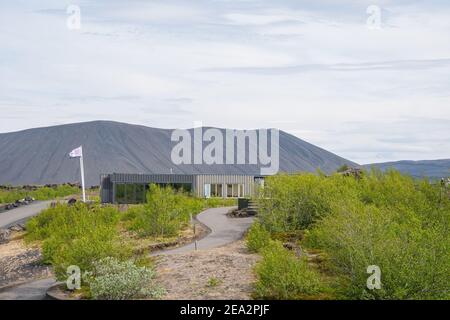 Myvatn Island - Juni 20. 2020: Besucherzentrum und Restaurant im Naturschutzgebiet Dimmuborgir Stockfoto