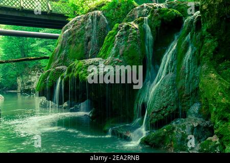 Seitenansicht des Bigar Wasserfalls, Naturschutzgebiet in den Anina Bergen Stockfoto